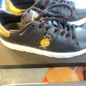 Preowned & authentic Versace Men's Black Leather Low-Top Sneakers size 42UK 9 US
